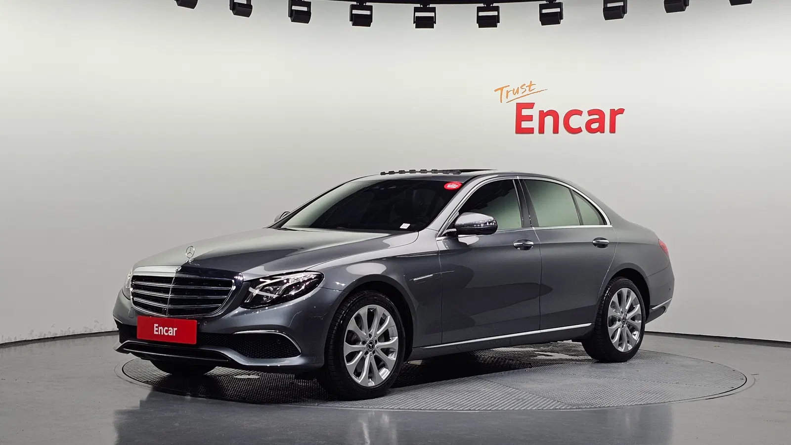 Mercedes-Benz Classe E E300 Exclusive (W213) 2019 — photo 1 sur 31