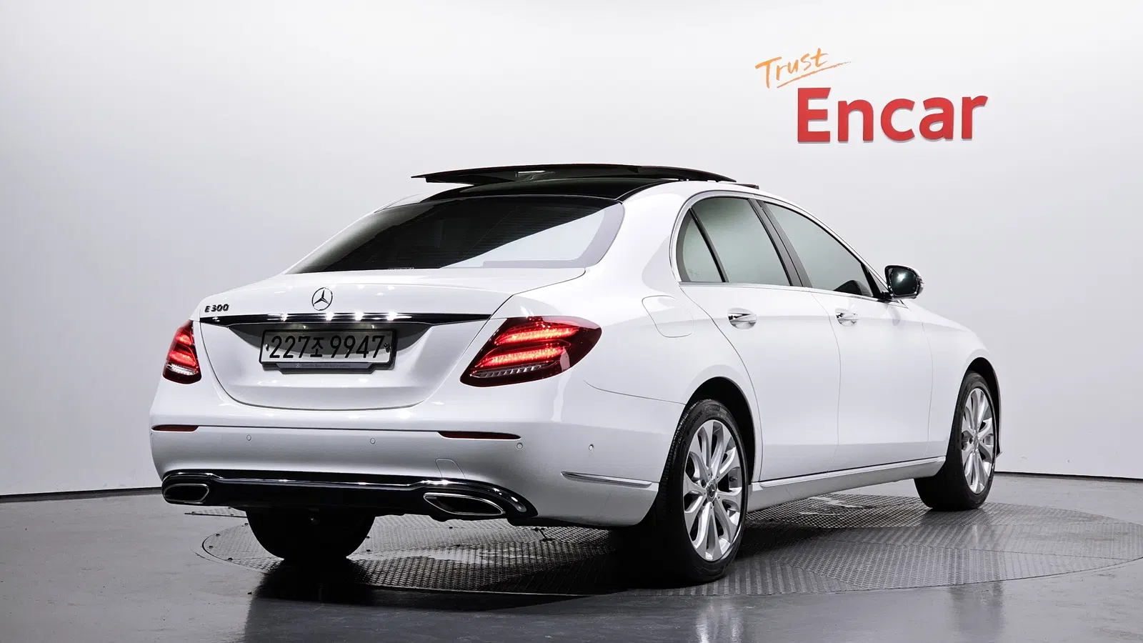 Mercedes-Benz Classe E E300 Exclusive (W213) 2019 — photo 1 sur 33