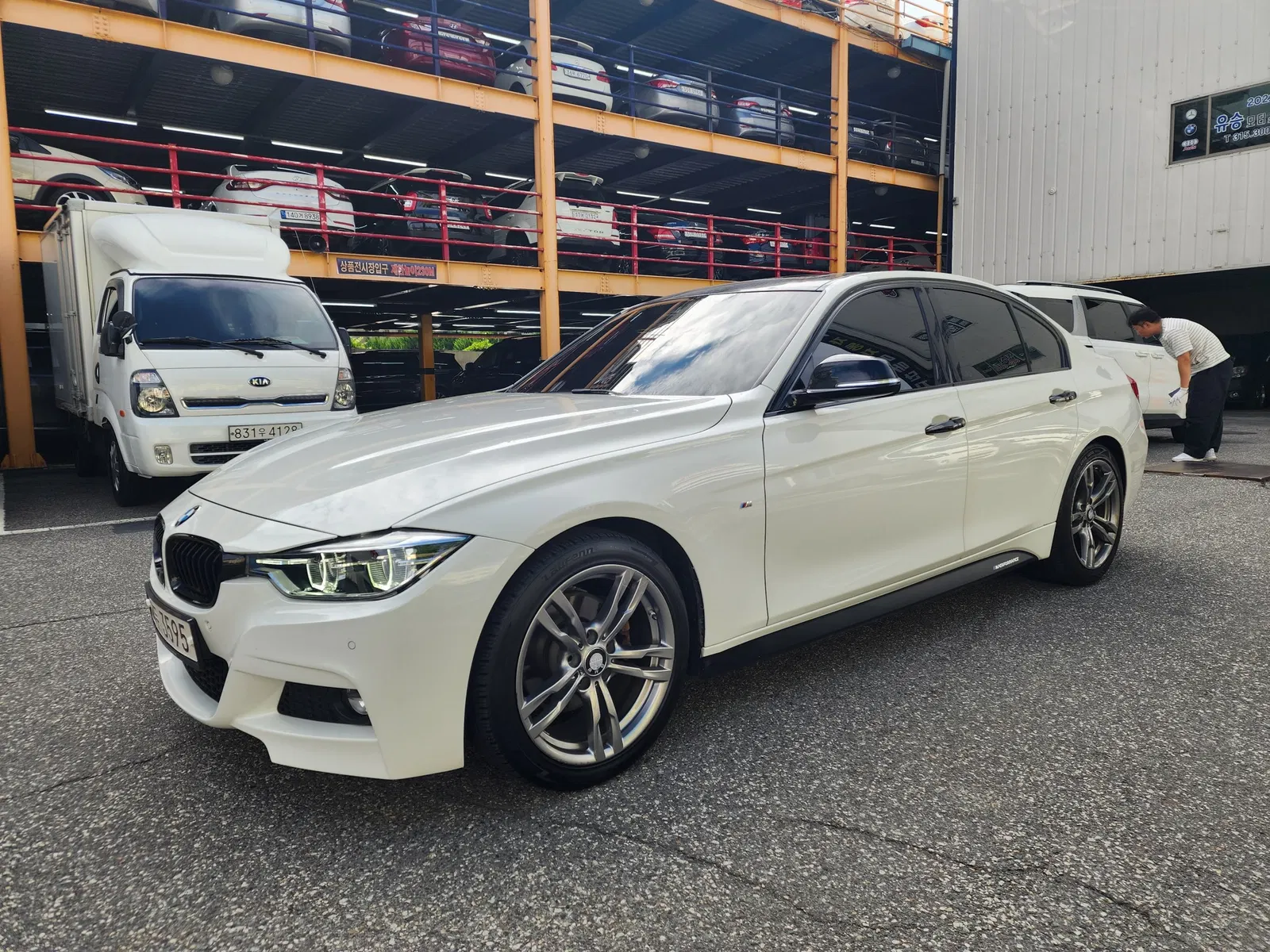 BMW Série 3 (F30) 320i M Sport 2018 — photo 1 sur 24