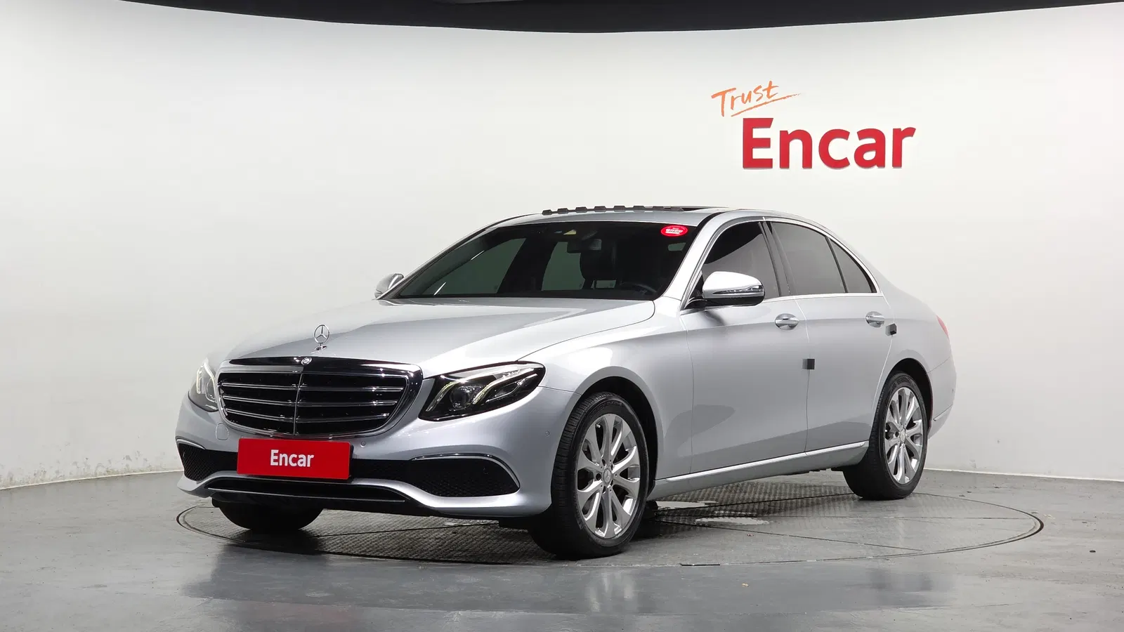 Mercedes-Benz Classe E E220d Exclusive (W213) 2017 — photo 1 sur 20