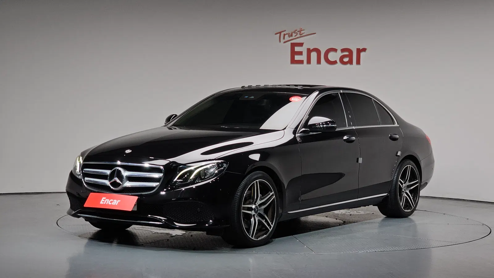Mercedes-Benz Classe E E200 Avantgarde (W213) 2018 — photo 1 sur 34