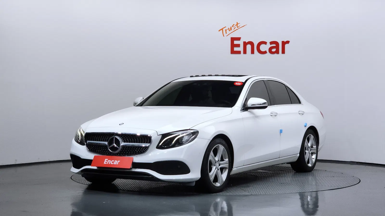 Mercedes-Benz Classe E E200 Avantgarde (W213) 2017 — photo 1 sur 20