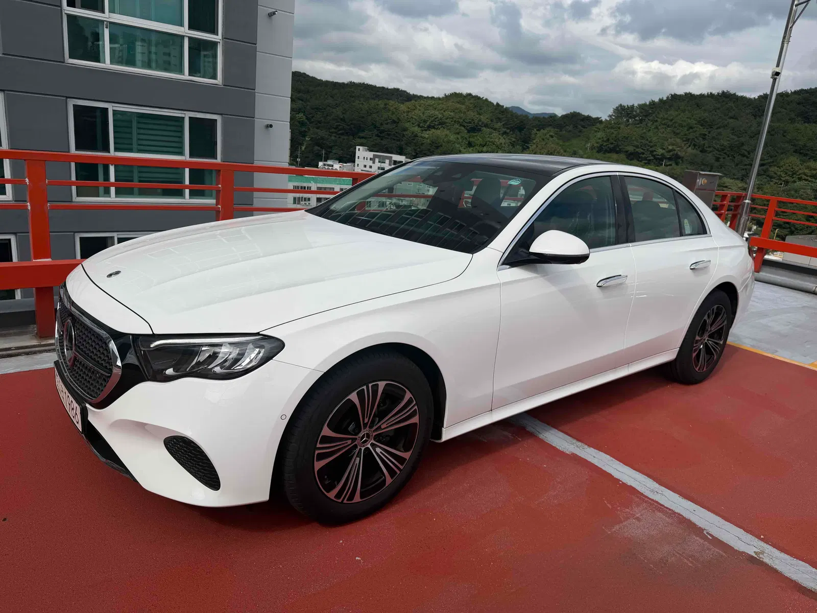 Mercedes-Benz Classe E E200 Avantgarde (W214) 2026 — photo 1 sur 26