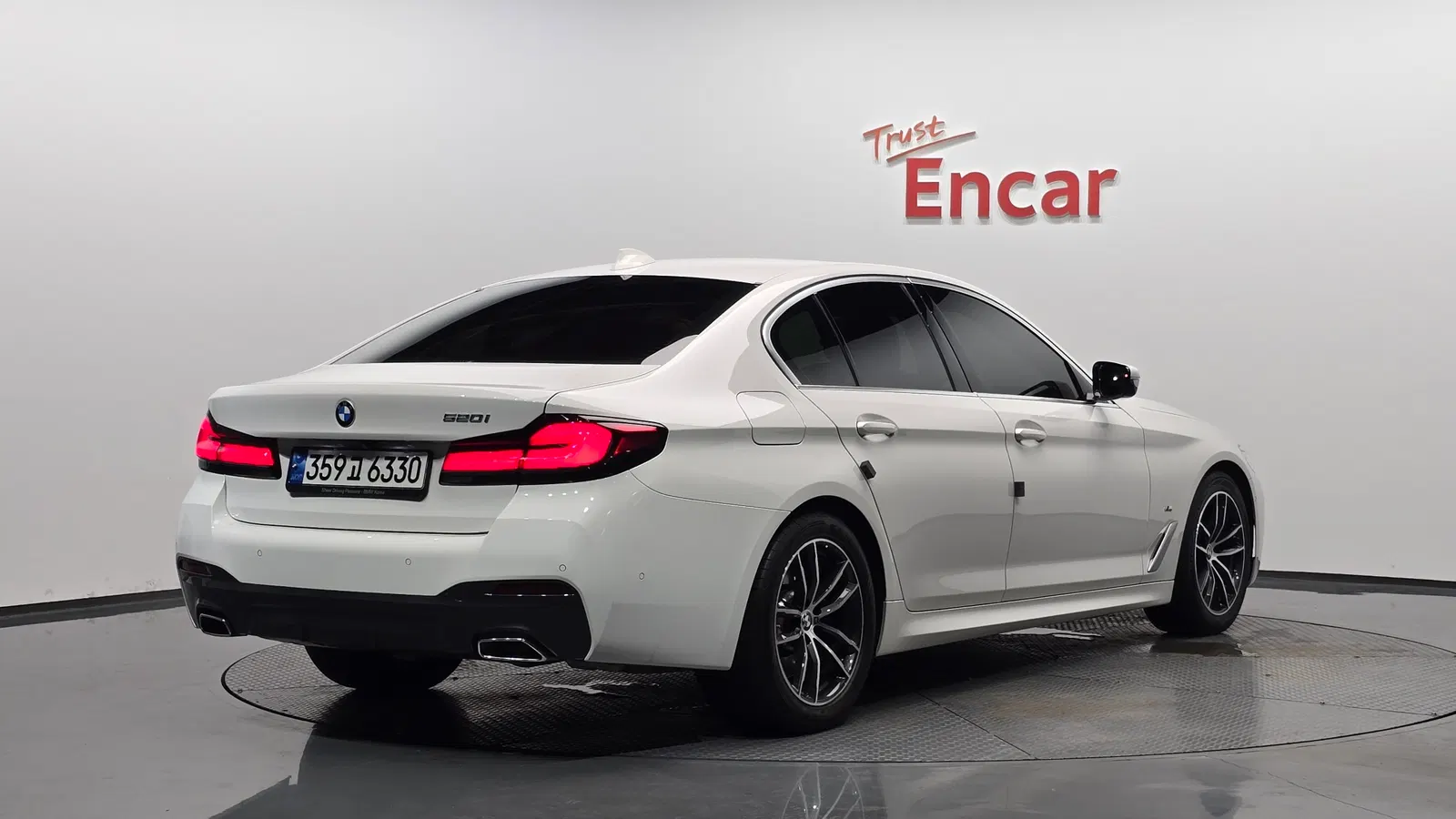 BMW Série 5 (G30) 520i M Sport 2022 — photo 1 sur 39