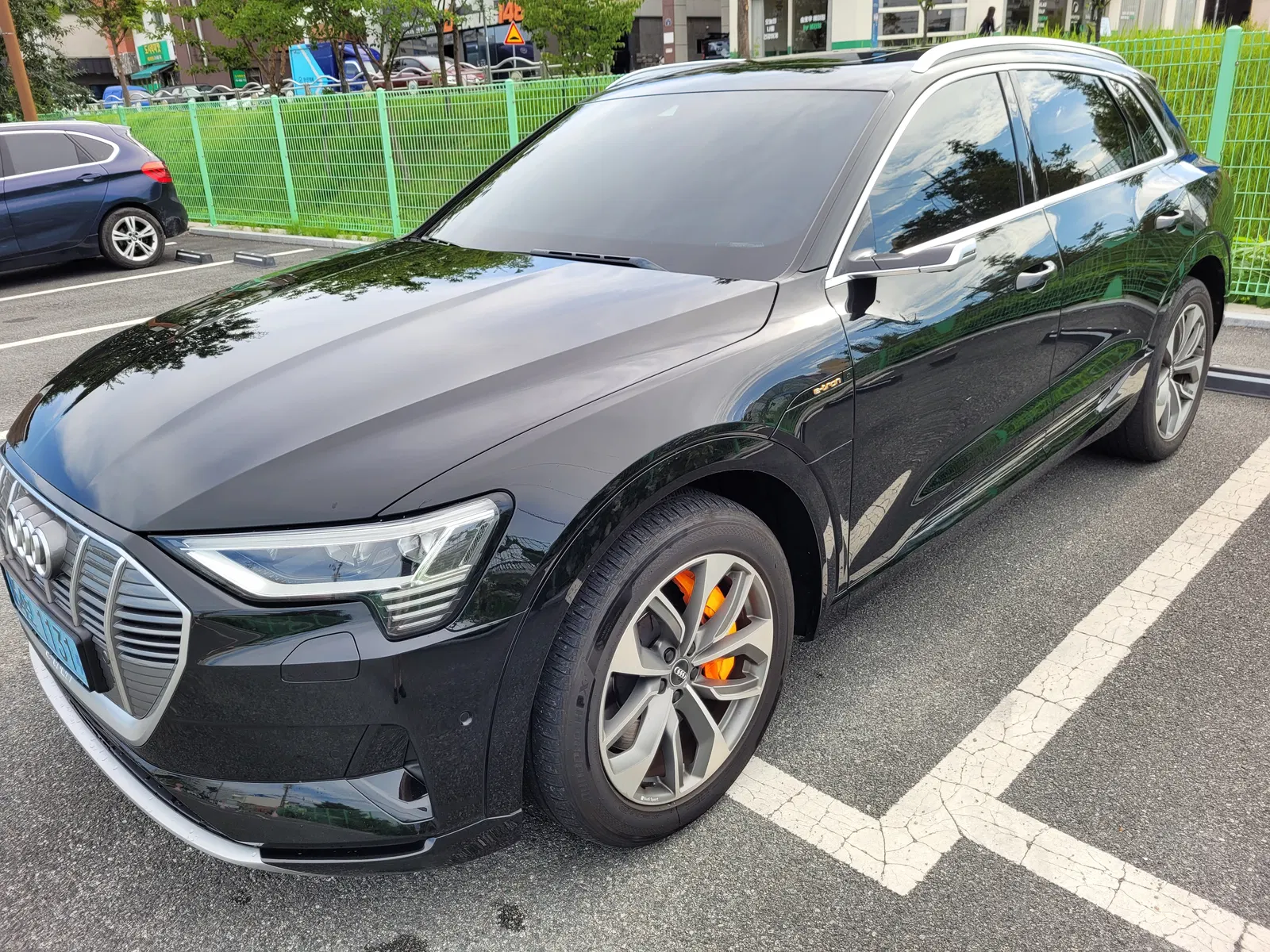 Audi e-tron 55 Quattro 2020 — photo 1 sur 14