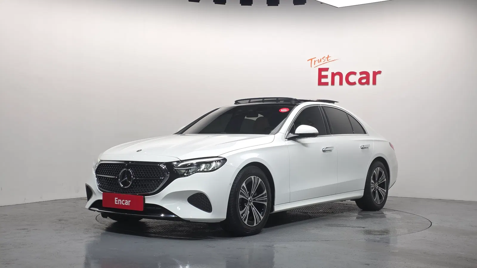 Mercedes-Benz Classe E E200 Avantgarde (W214) 2025 — photo 1 sur 31