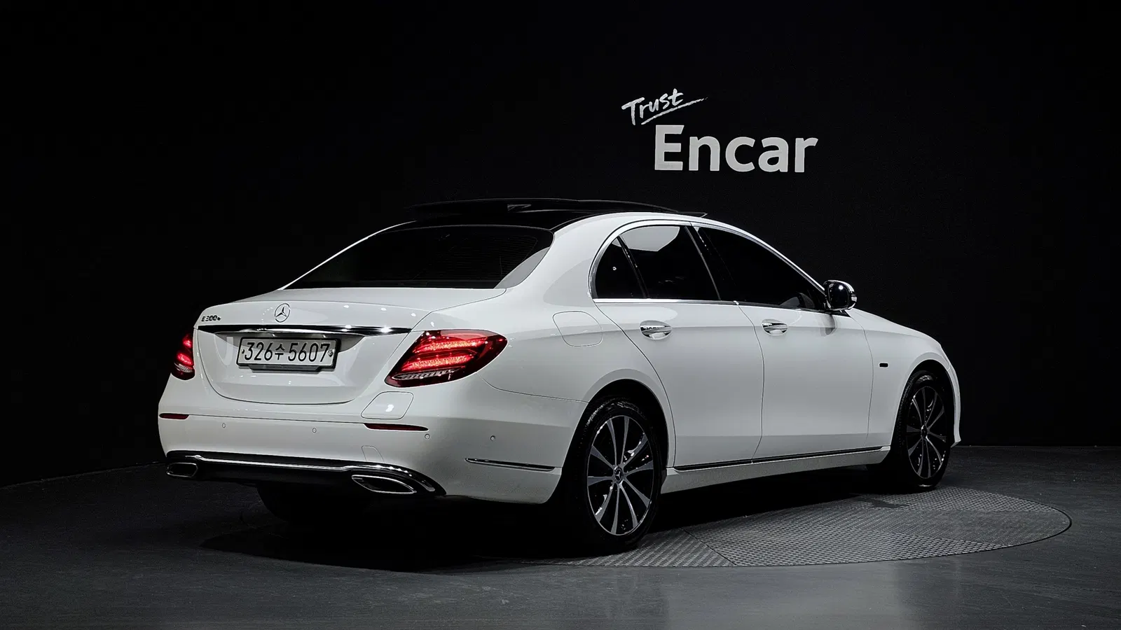 Mercedes-Benz Classe E E300e Exclusive (W213) 2019 — photo 1 sur 30