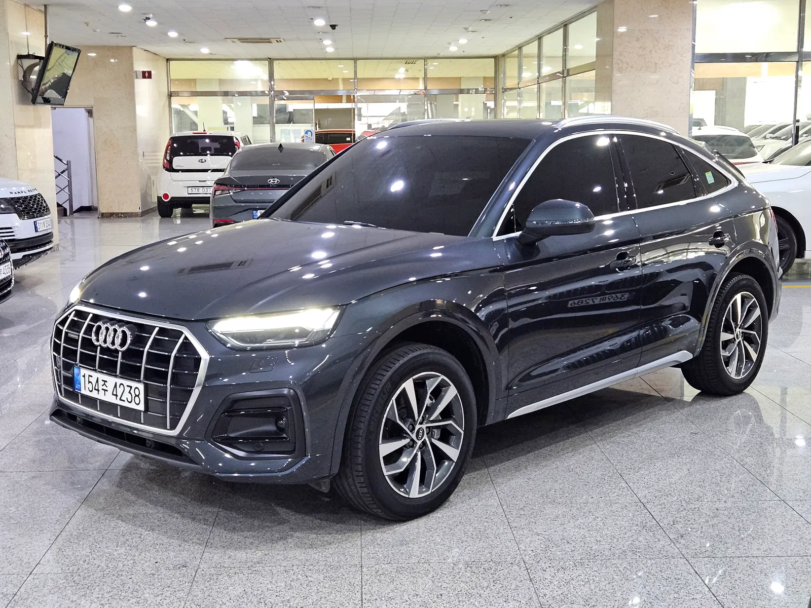 Audi Q5 (FY) 40 TDI Quattro Sportback 2023 — photo 1 sur 26