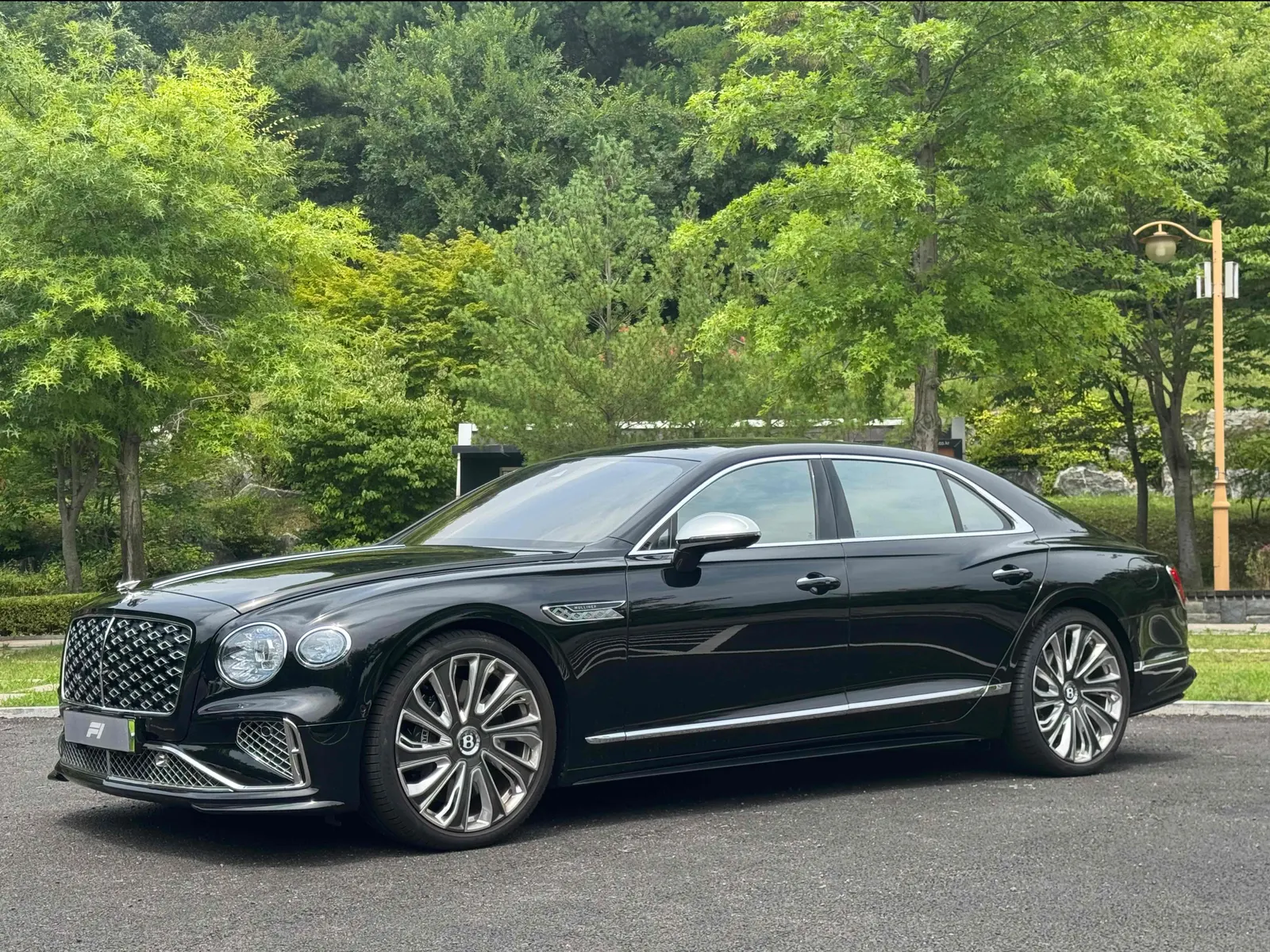 Bentley Flying Spur 4e génération 4.0 Mulliner 2025 — photo 1 sur 20