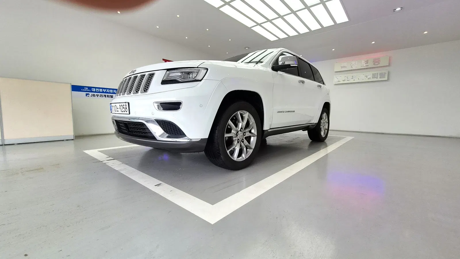 Jeep Grand Cherokee 3.0 Diesel Overland Summit 2015 — photo 1 sur 26