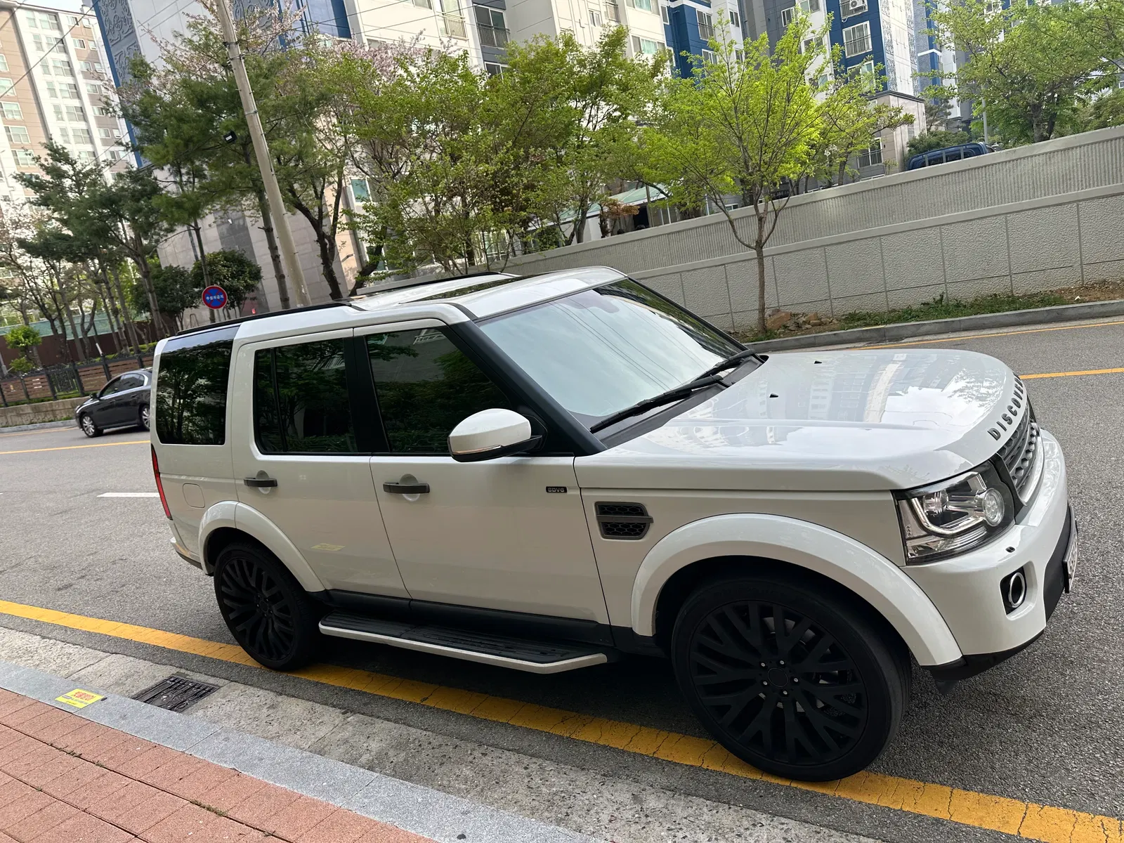 Land Rover Discovery 4 3.0 SDV6 SE 2016 — photo 1 sur 10