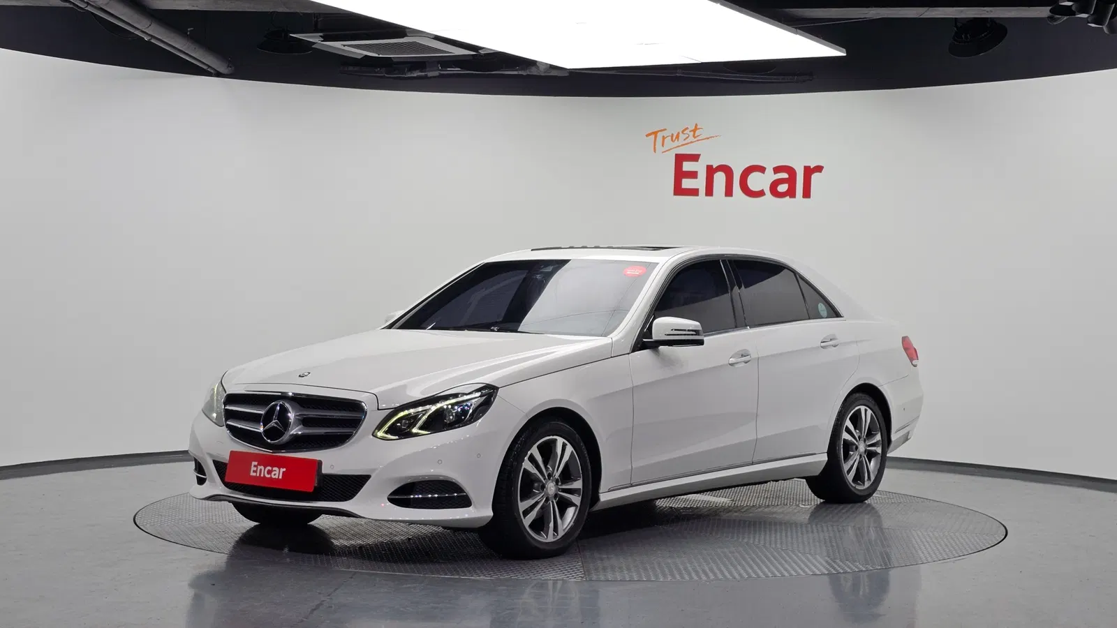 Mercedes-Benz Classe E E220 CDI Avantgarde (W212) 2014 — photo 1 sur 20