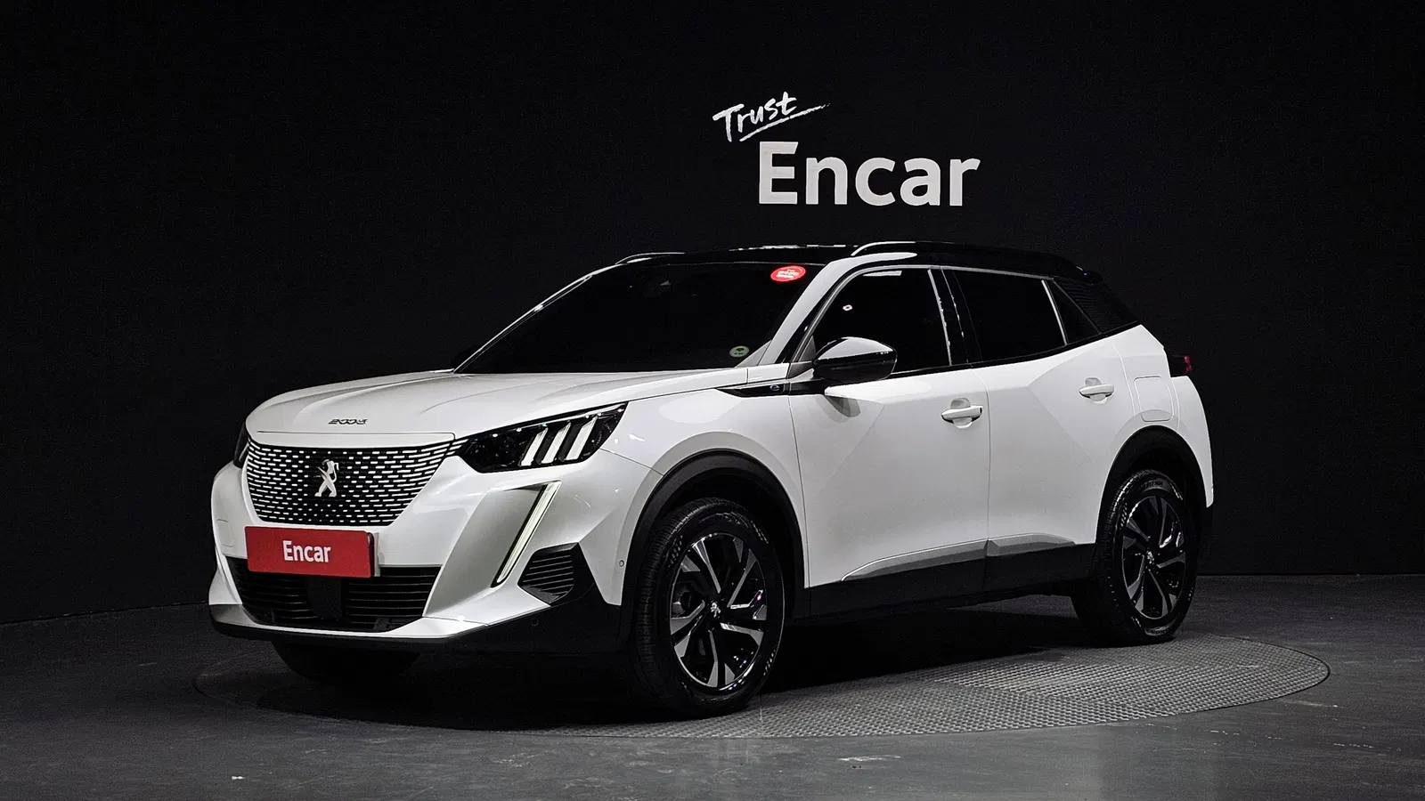Peugeot e-2008 2e génération EV GT 2023 — photo 1 sur 20