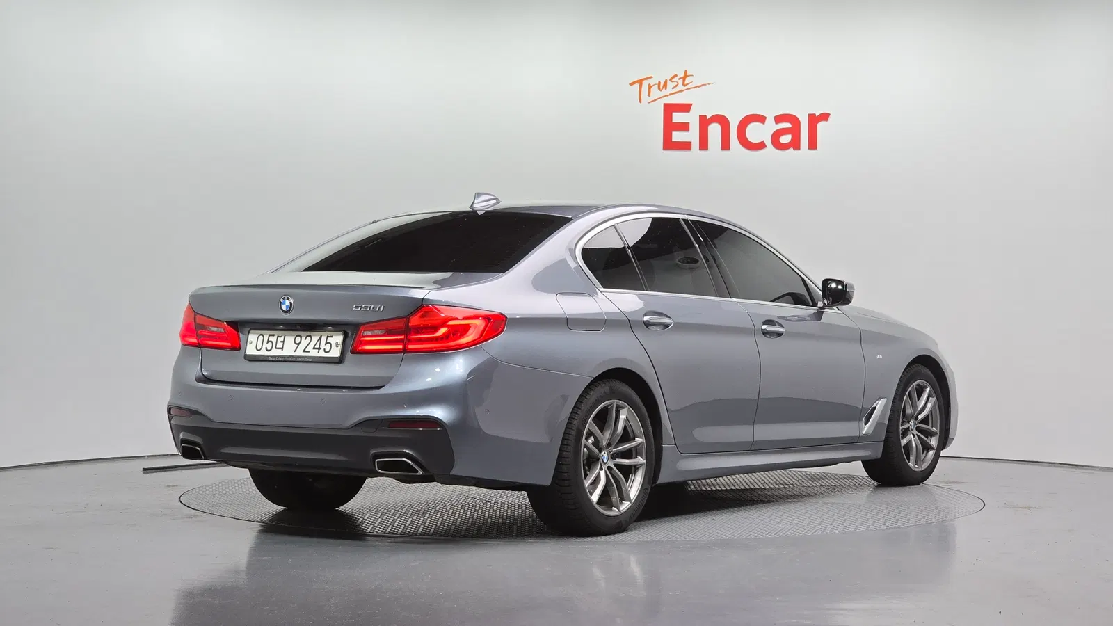 BMW Série 5 (G30) 530i M Sport 2018 — photo 1 sur 37