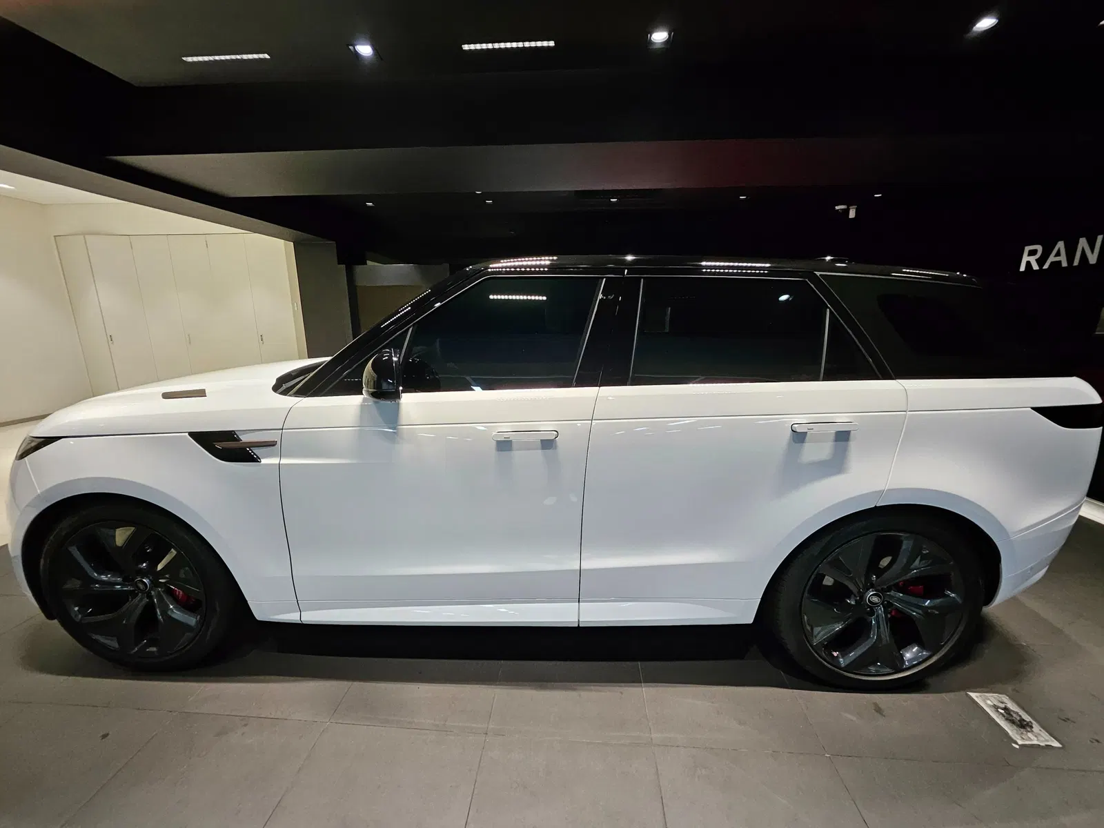 Land Rover Range Rover Sport 3e génération D300 HSE Dynamic 2023 — photo 1 sur 20