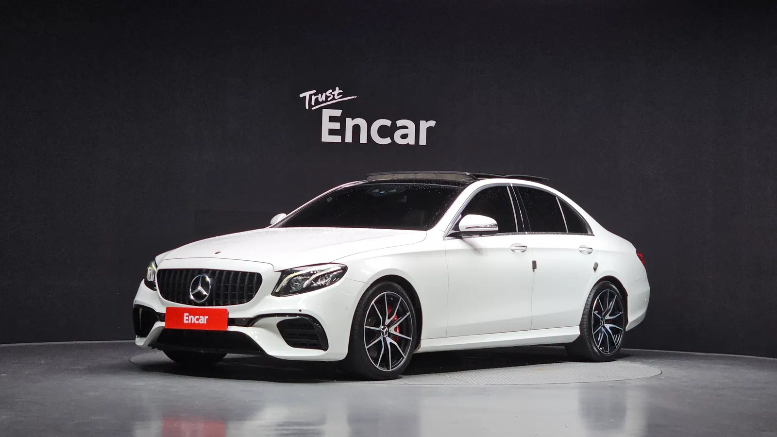 Mercedes-Benz Classe E AMG Line · E300 (W213) 2017 — photo 1 sur 20