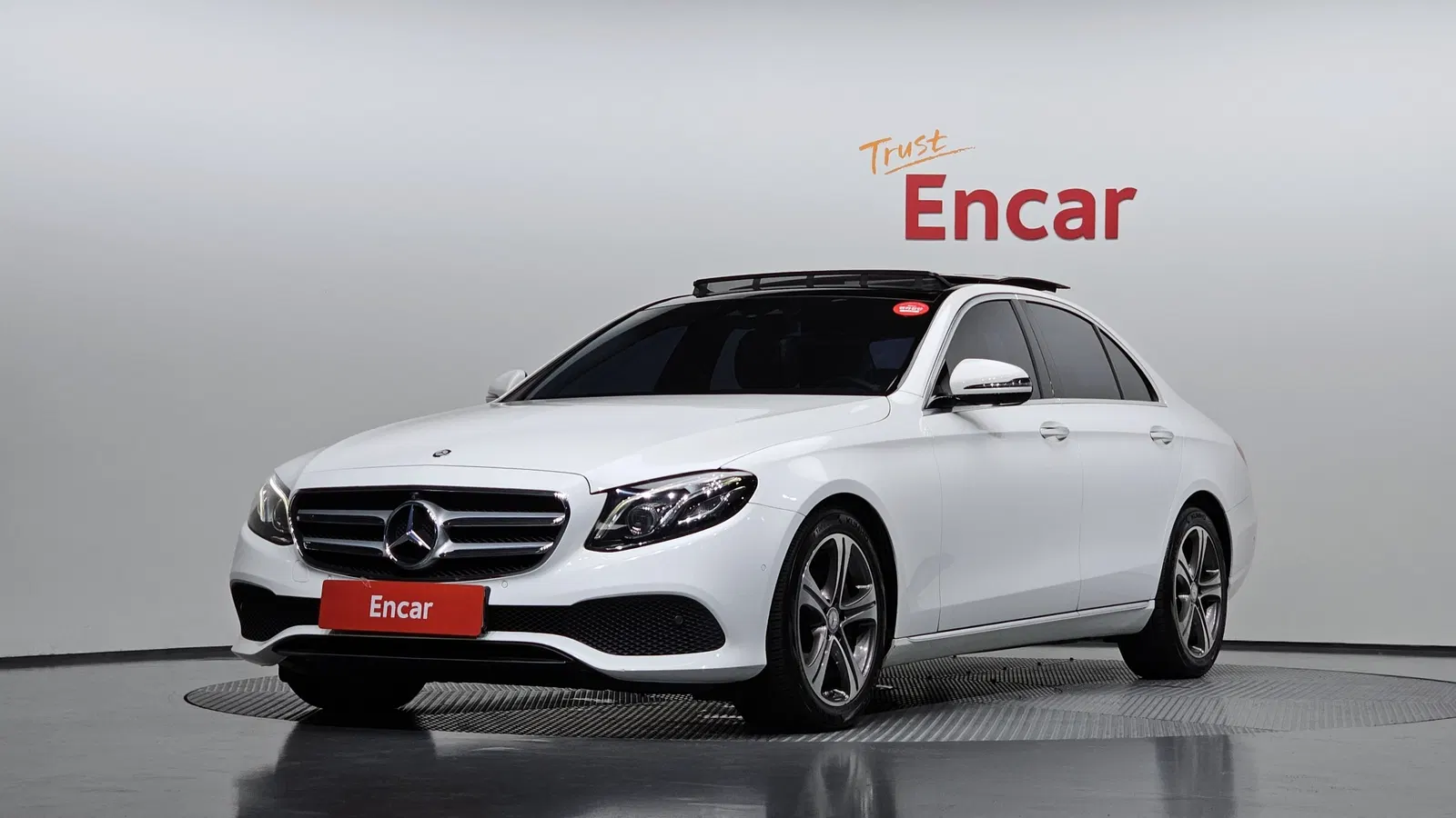 Mercedes-Benz Classe E E300 4MATIC Avantgarde (W213) 2017 — photo 1 sur 20
