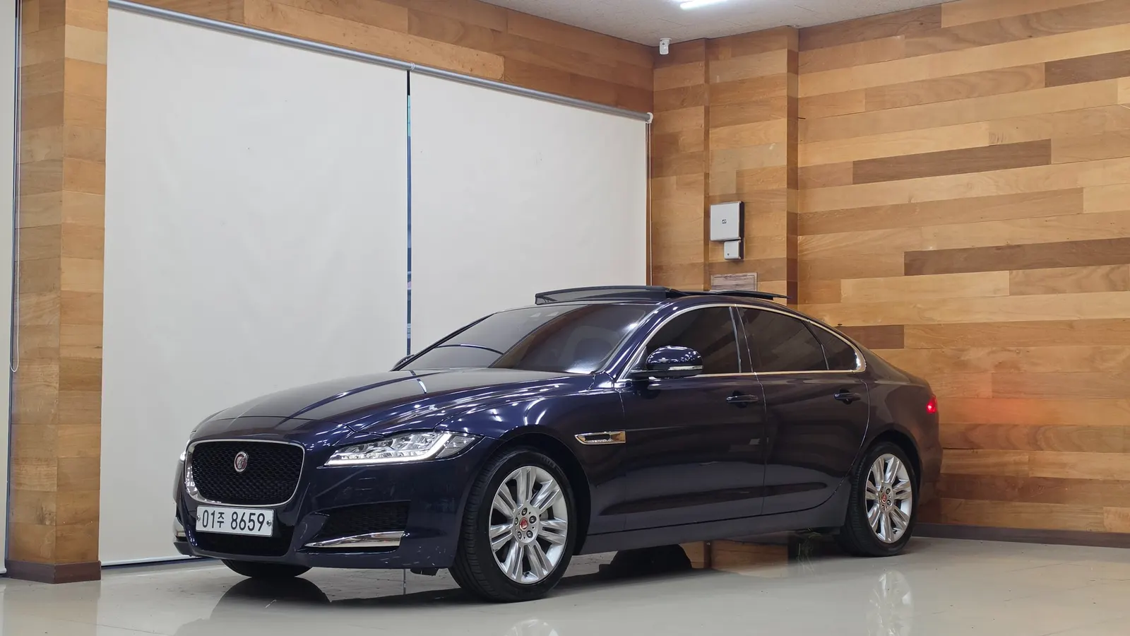 Jaguar XF (X260) 20d Portfolio AWD 2017 — photo 1 sur 26