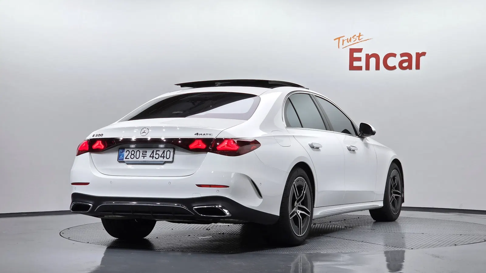 Mercedes-Benz Classe E AMG Line · E300 4MATIC (W214) 2026 — photo 1 sur 39