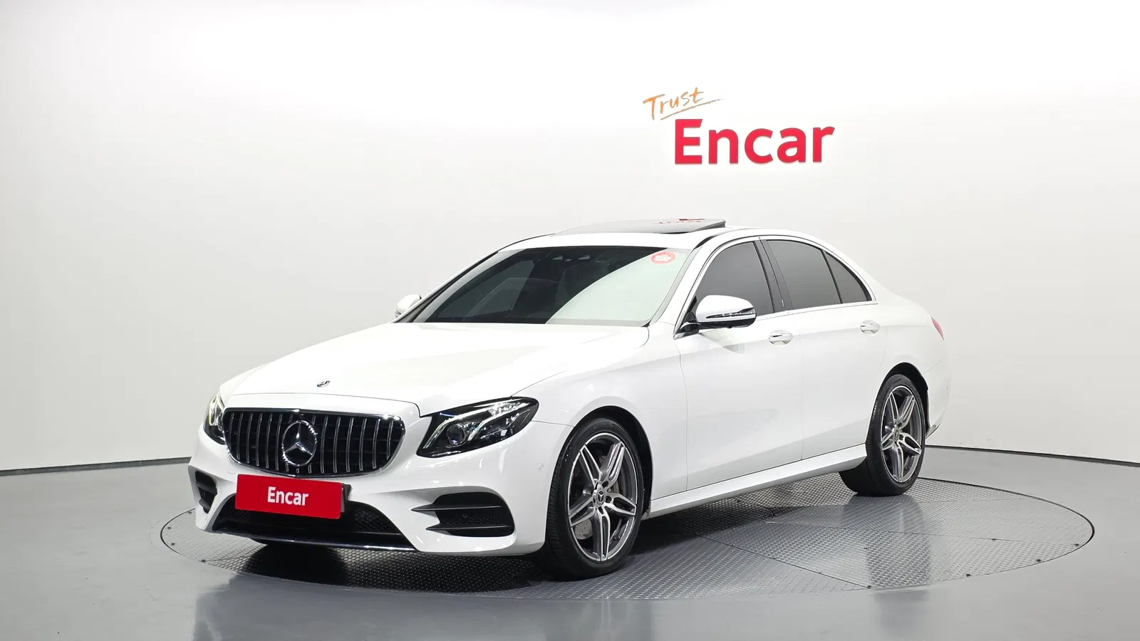 Mercedes-Benz Classe E AMG Line · E300 (W213) 2019 — photo 1 sur 30