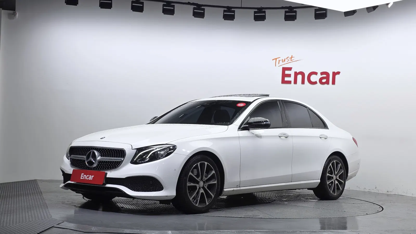 Mercedes-Benz Classe E E220d Avantgarde (W213) 2017 — photo 1 sur 20