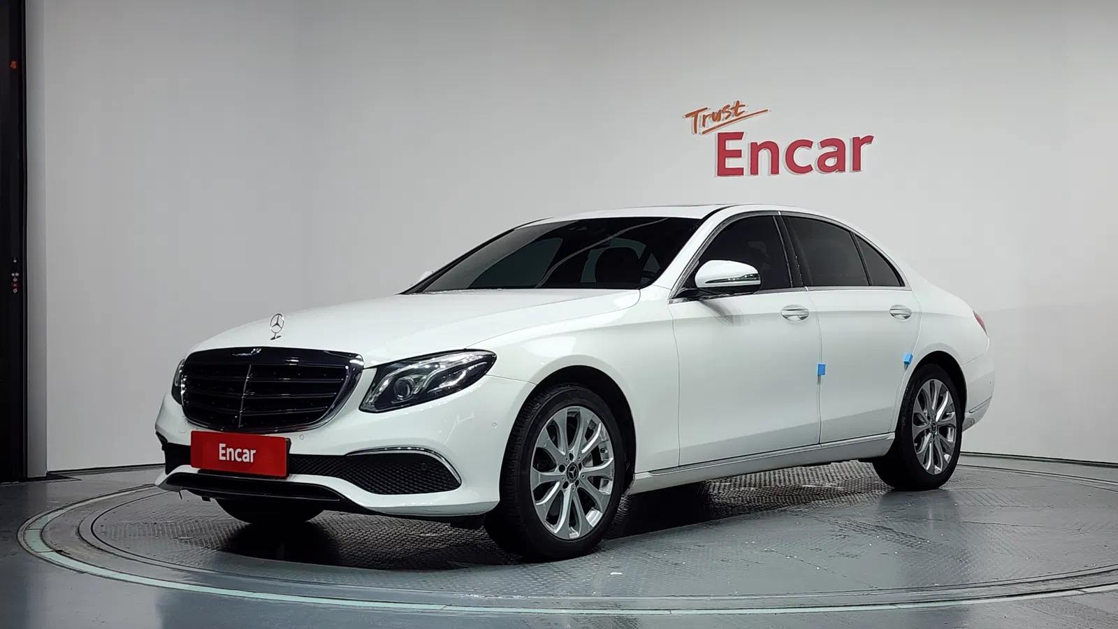 Mercedes-Benz Classe E E300 4MATIC Exclusive Standard (W213) 2018 — photo 1 sur 20