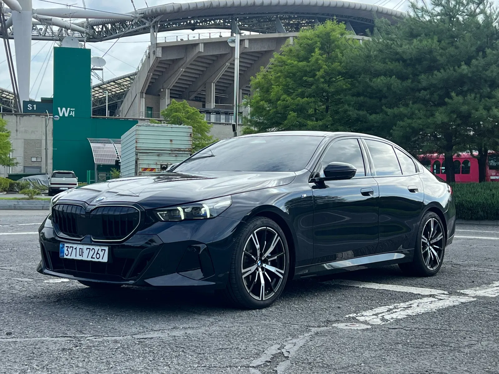 BMW Série 5 (G60) 530i xDrive M Sport 2025 — photo 1 sur 24