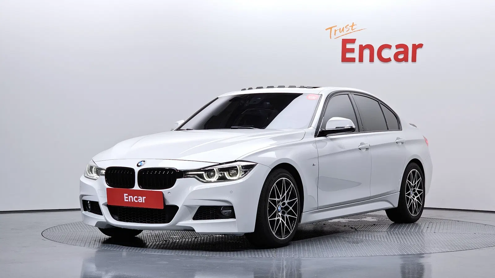 BMW Série 3 (F30) 330i M Sport 2017 — photo 1 sur 38