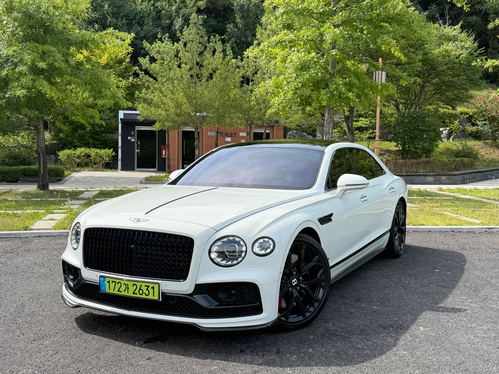 Bentley Flying Spur 3e génération 4.0 S 2023 — photo 1 sur 20