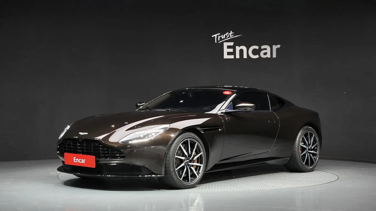 Aston Martin DB11 4.0 V8 Coupé 2020 — photo 1 sur 20