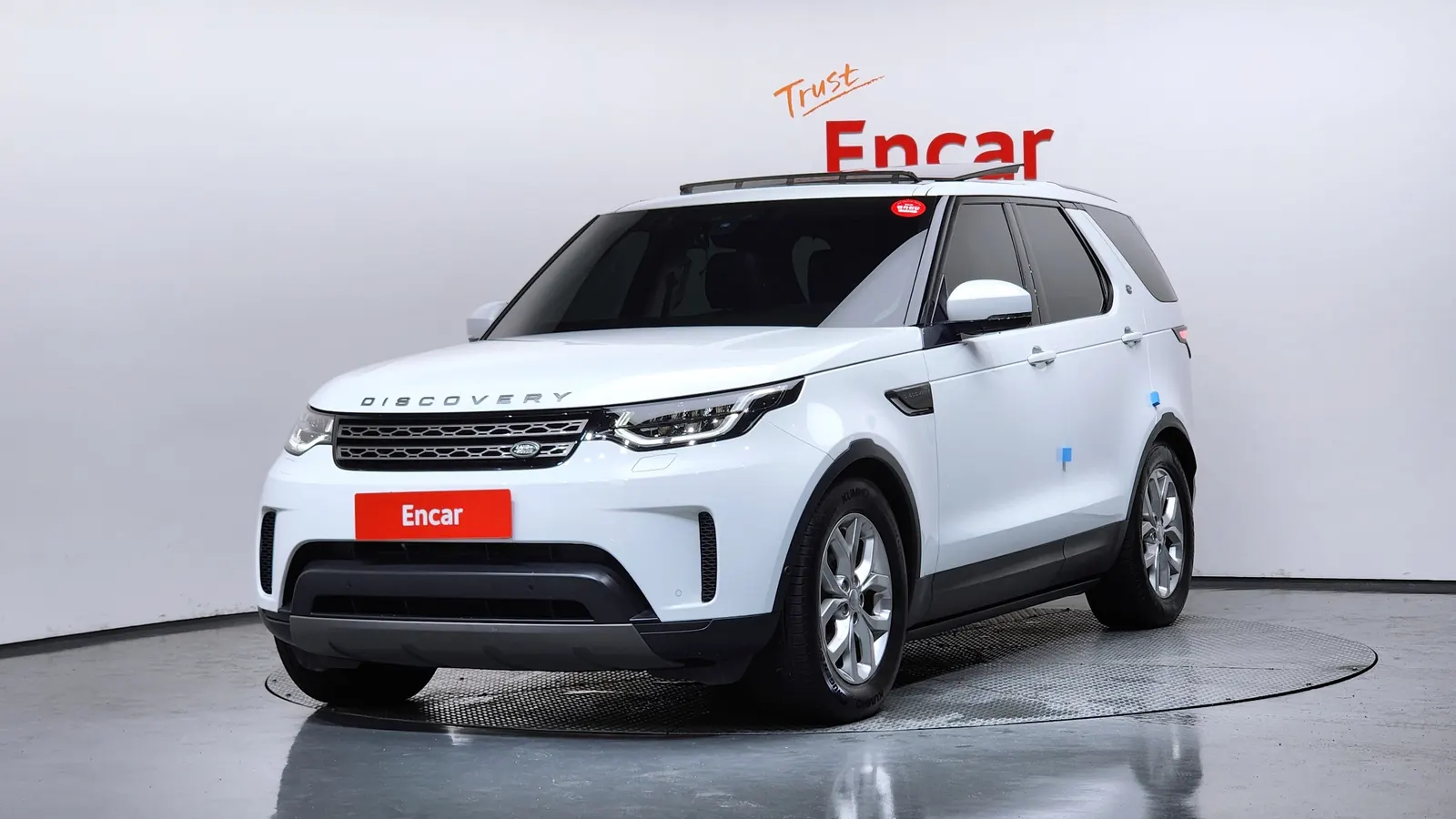 Land Rover Discovery 5 2.0 SD4 SE 2019 — photo 1 sur 37