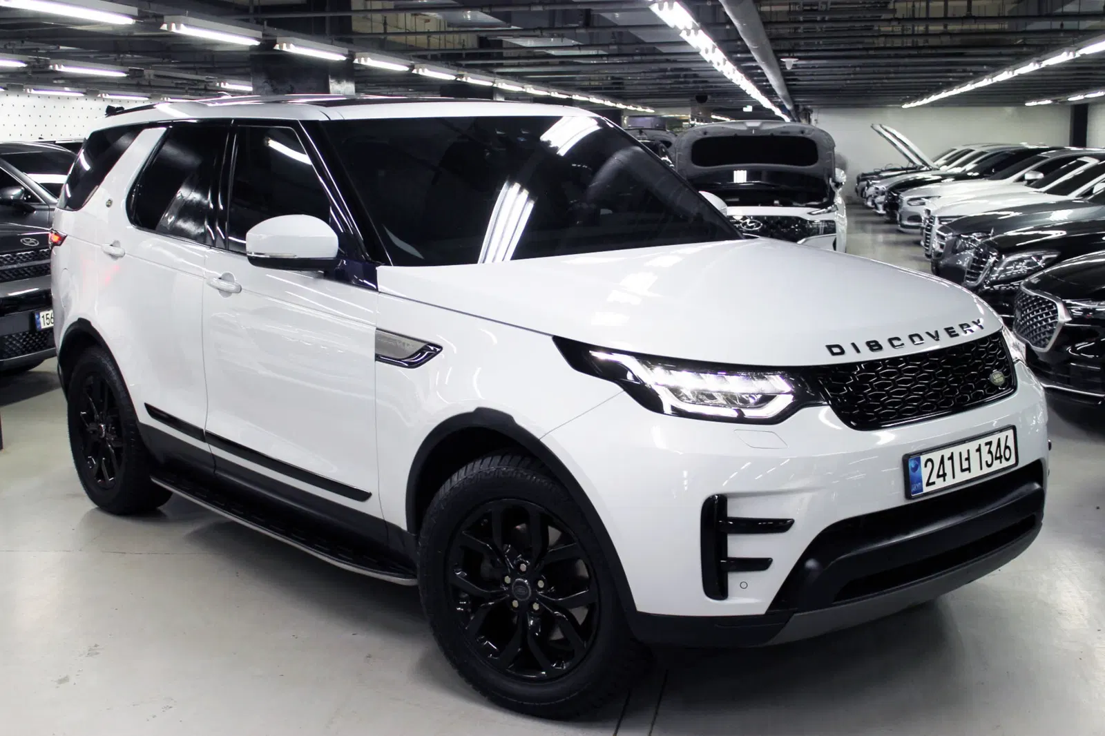 Land Rover Discovery 5 2.0 SD4 SE 2018 — photo 1 sur 26