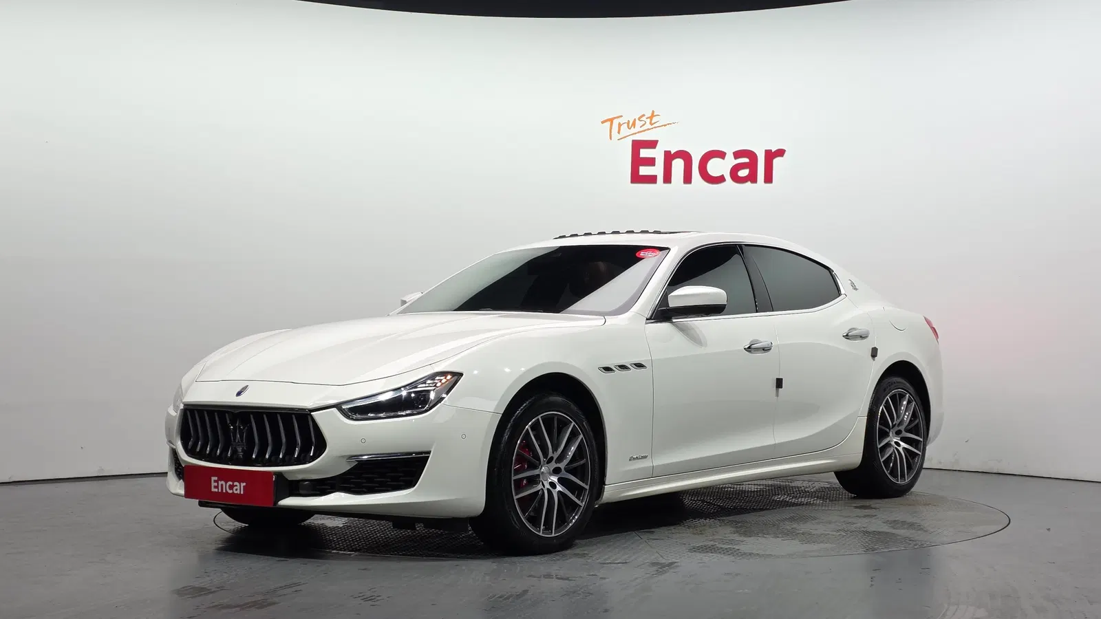 Maserati Ghibli 3.0S Q4 GranLusso 2020 — photo 1 sur 36