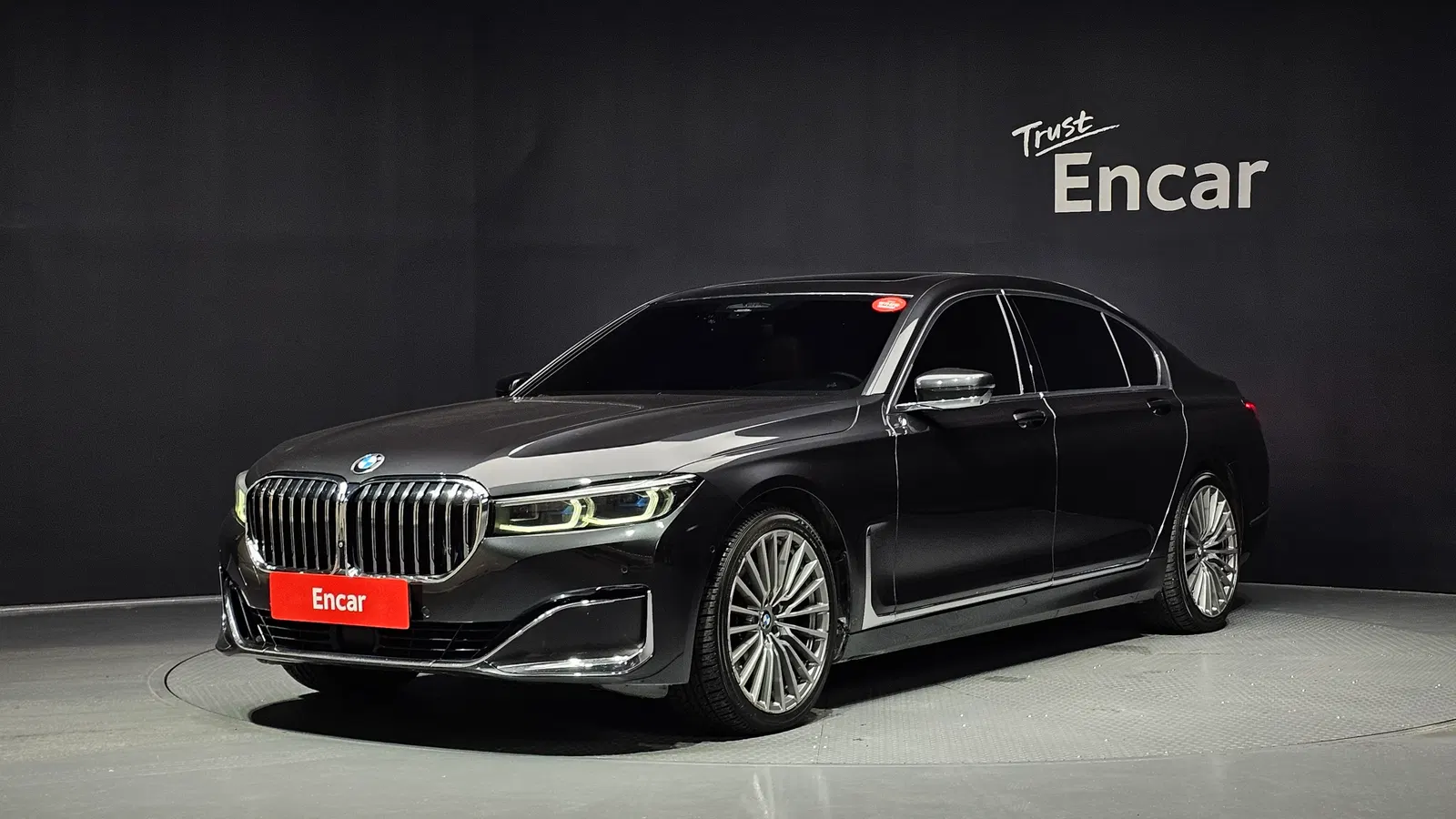 BMW Série 7 (G11) 740Li xDrive Design Pure Excellence 2021 — photo 1 sur 20