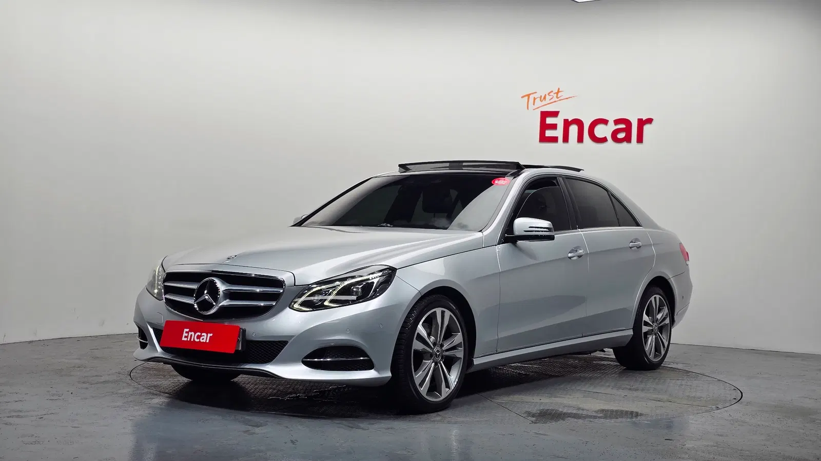 Mercedes-Benz Classe E E300 4MATIC Avantgarde (W212) 2014 — photo 1 sur 26