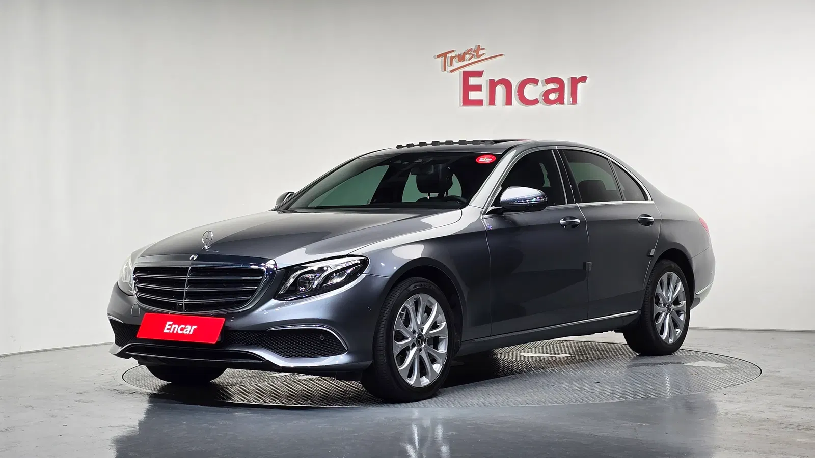Mercedes-Benz Classe E E300 4MATIC Exclusive (W213) 2018 — photo 1 sur 36