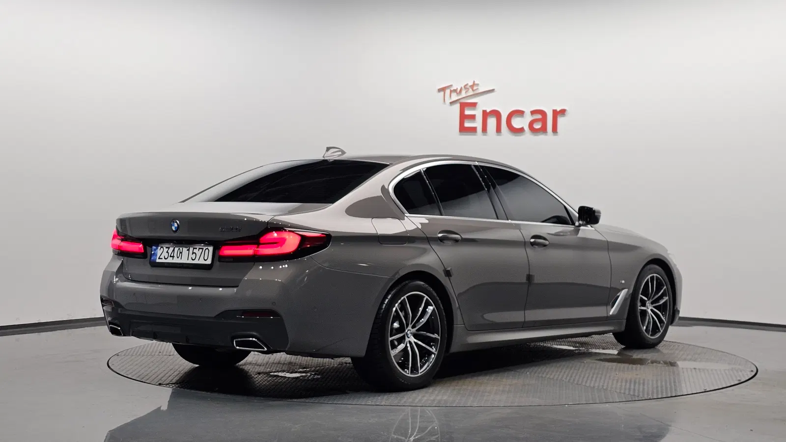 BMW Série 5 (G30) 520i M Sport 2022 — photo 1 sur 36