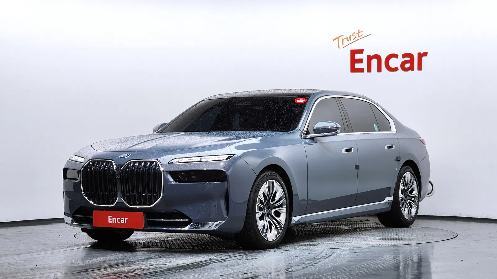 BMW Série 7 (G70) 740i sDrive Design Pure Excellence 2023 — photo 1 sur 49