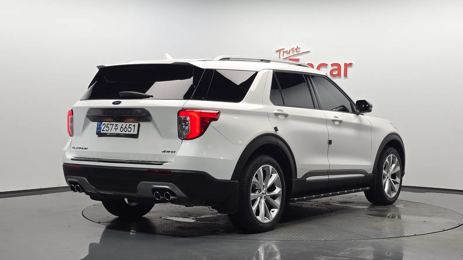 Ford Explorer 6e génération 3.0 Platinum 4WD 2022 — photo 1 sur 32