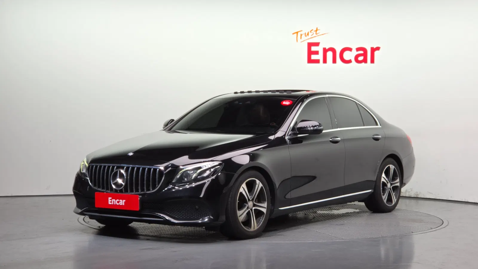 Mercedes-Benz Classe E E220d Avantgarde (W213) 2017 — photo 1 sur 26