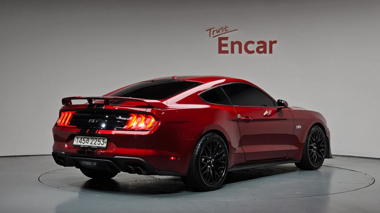 Ford Mustang GT Coupé 2019 — photo 1 sur 35