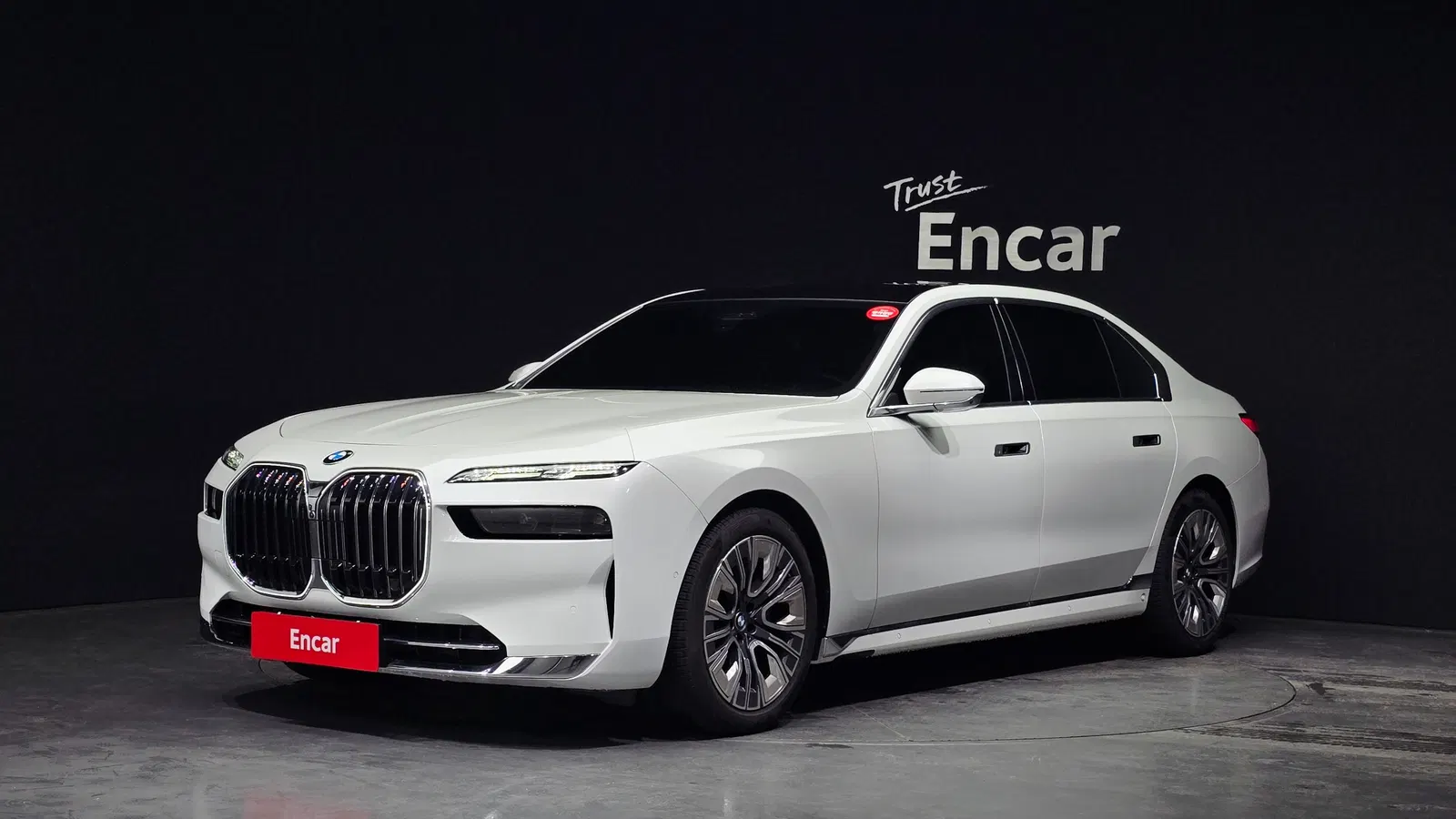 BMW Série 7 (G70) 740i sDrive Design Pure Excellence Individual 2023 — photo 1 sur 34
