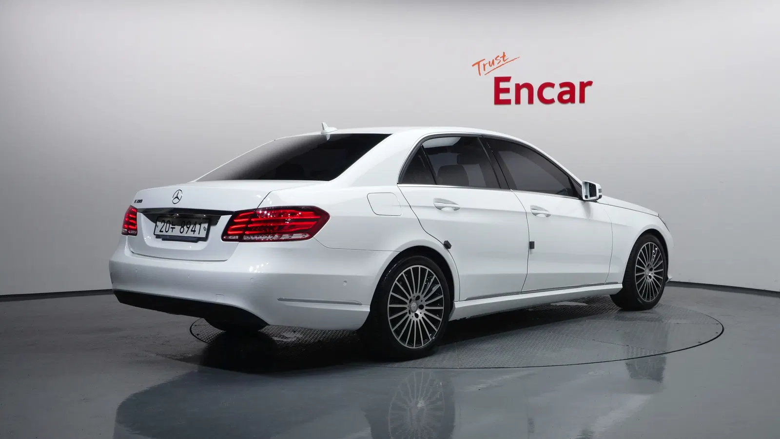 Mercedes-Benz Classe E E300 Elegance (W212) 2016 — photo 1 sur 33