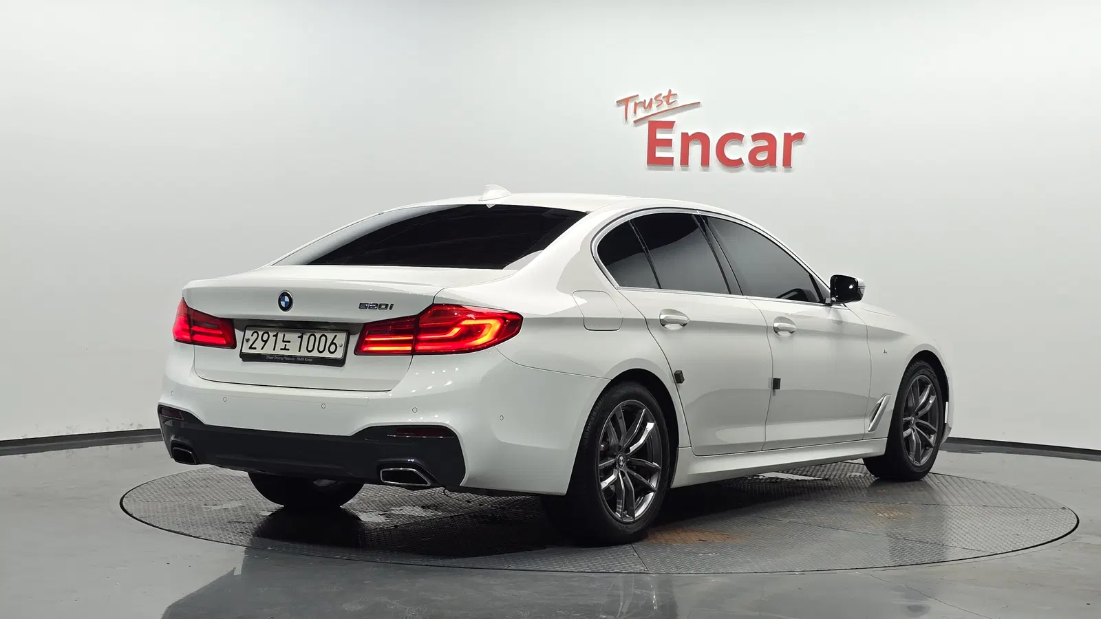 BMW Série 5 (G30) 520i M Sport 2020 — photo 1 sur 39