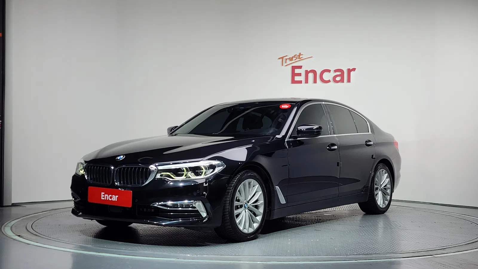 BMW Série 5 (G30) 530i Luxury Plus 2018 — photo 1 sur 32