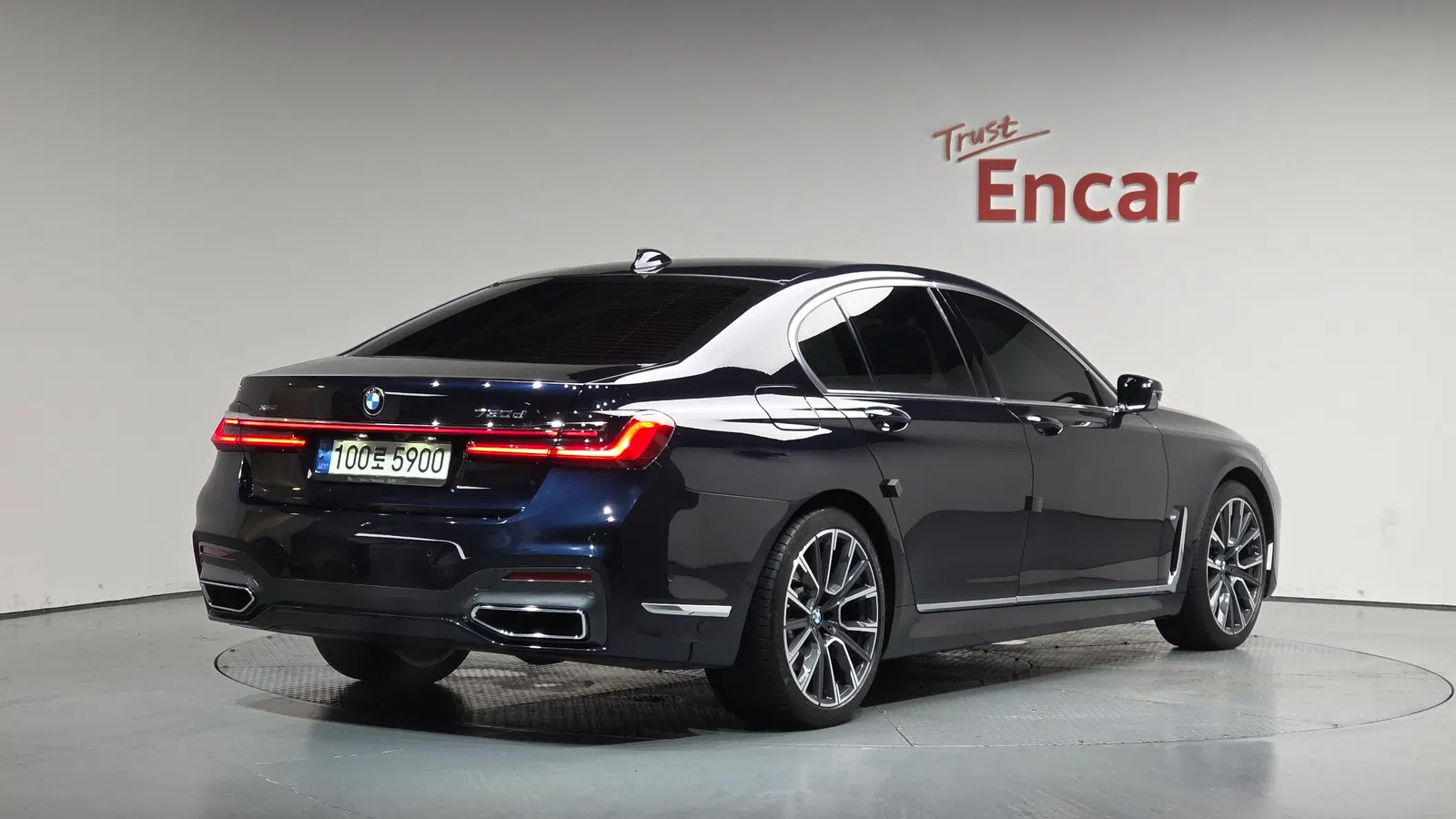 BMW Série 7 (G11) 730d xDrive M Sport 2021 — photo 1 sur 40