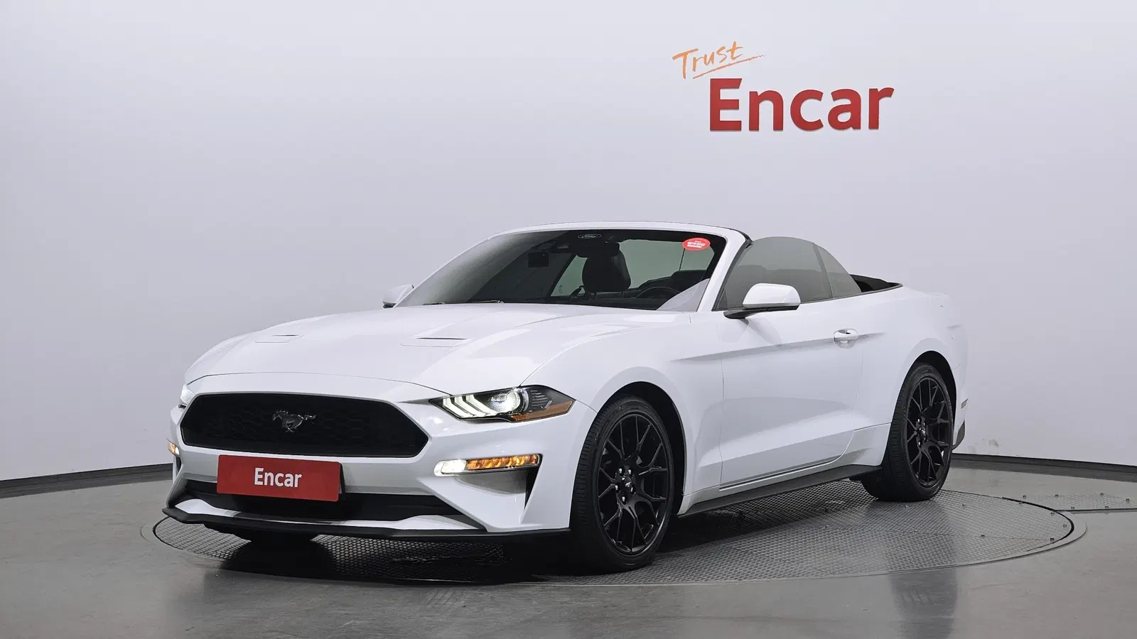 Ford Mustang Convertible 2021 — photo 1 sur 20