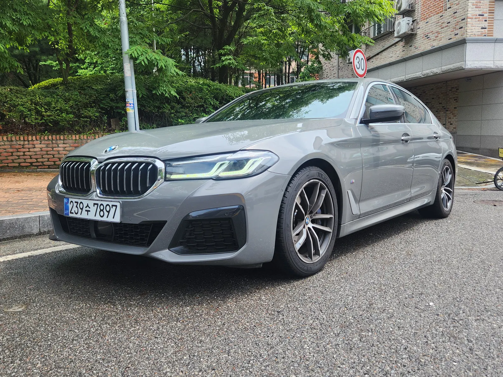 BMW Série 5 (G30) 520i M Sport 2022 — photo 1 sur 13