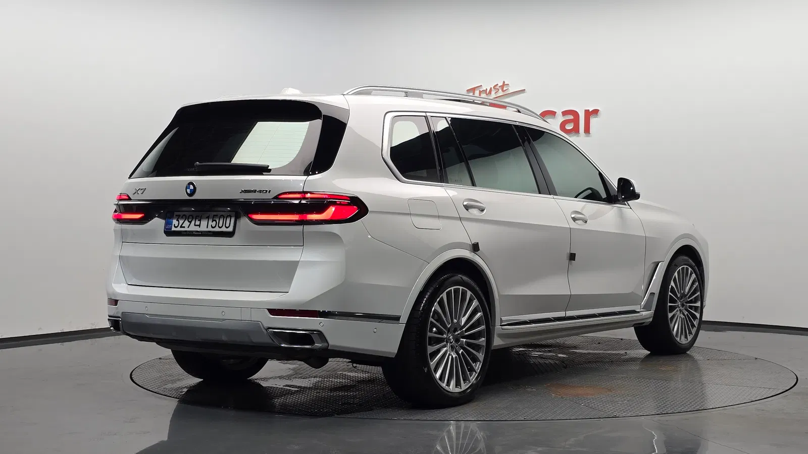 BMW X7 (G07) xDrive 40i Design Pure Excellence 6 places 2025 — photo 1 sur 36