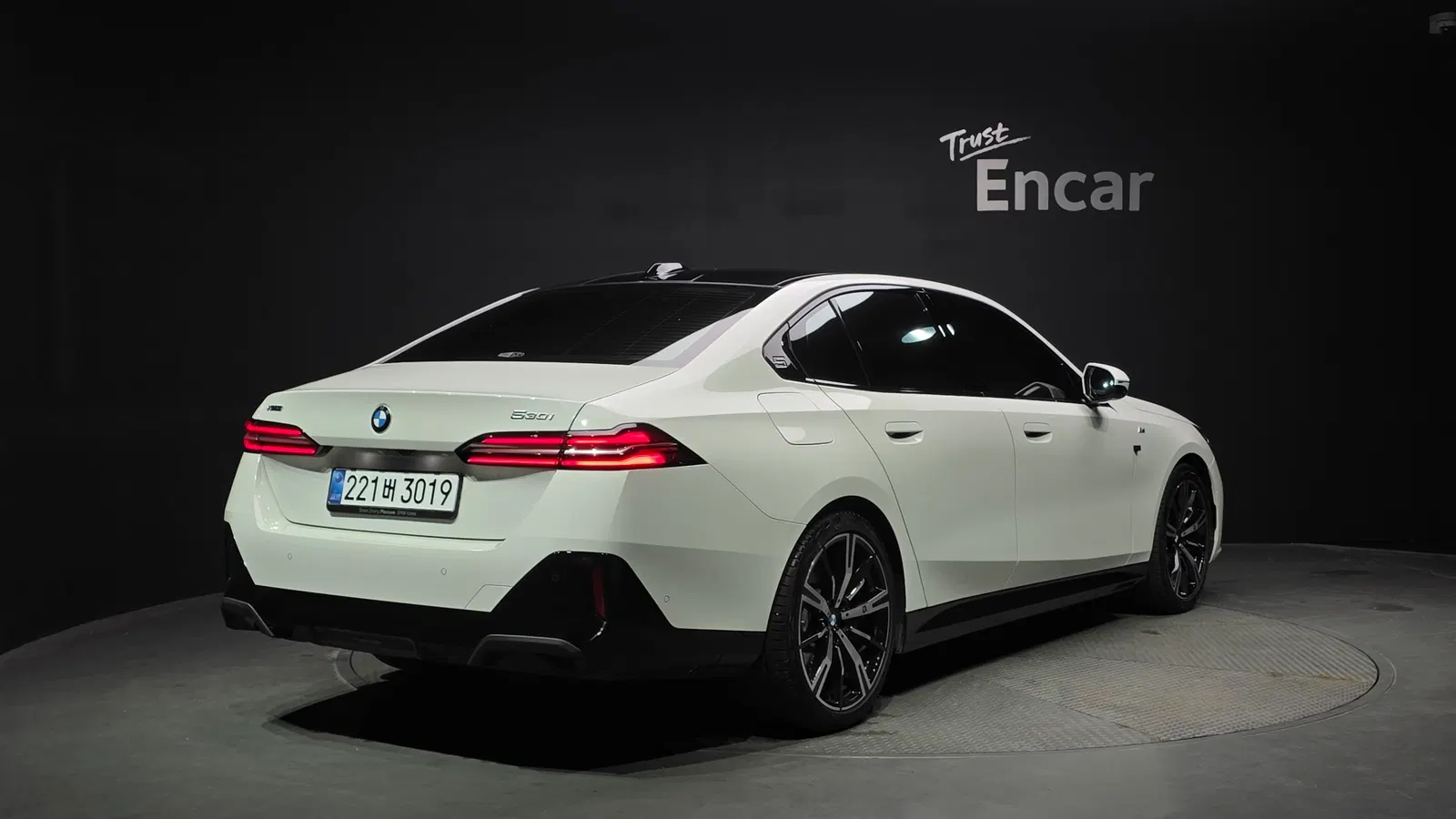BMW Série 5 (G60) 530i xDrive M Sport 2025 — photo 1 sur 37